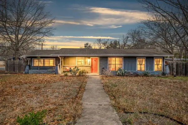 1233 Orange St, Lockhart, TX 78644