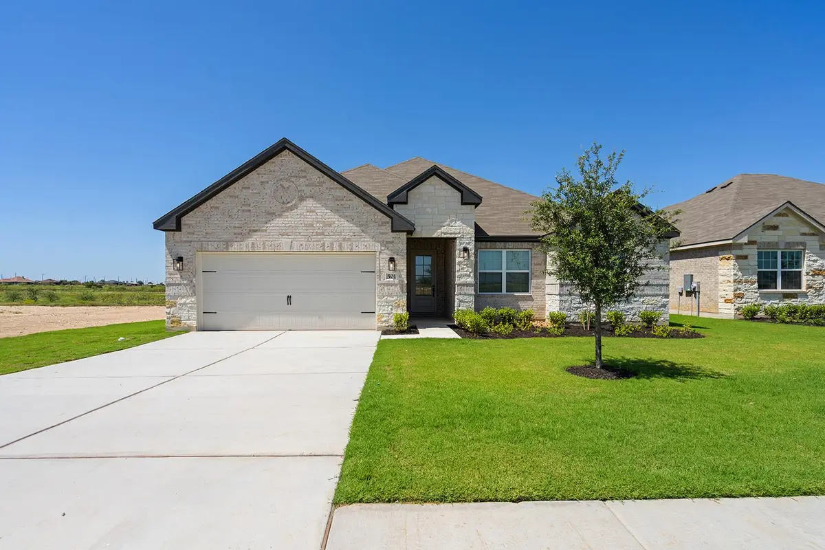 501 West Luna Blue Ln, Jarrell, TX 76537 - Image #1