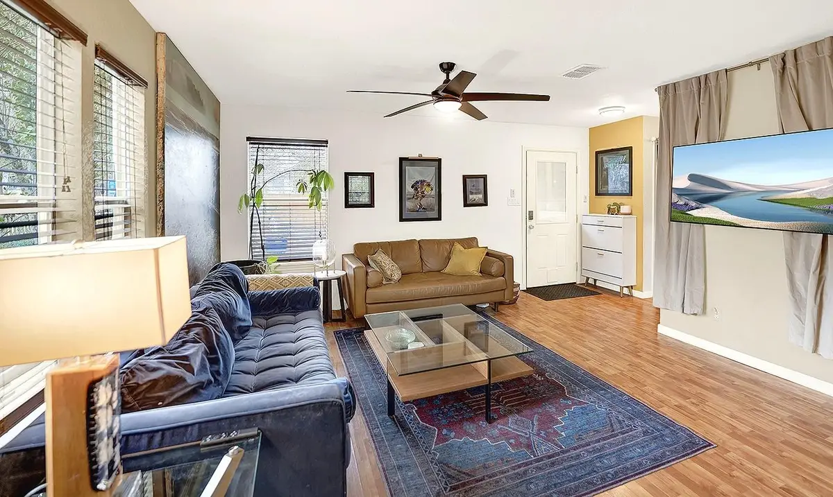 117 S Wilson St, San Marcos, TX 78666 - #1