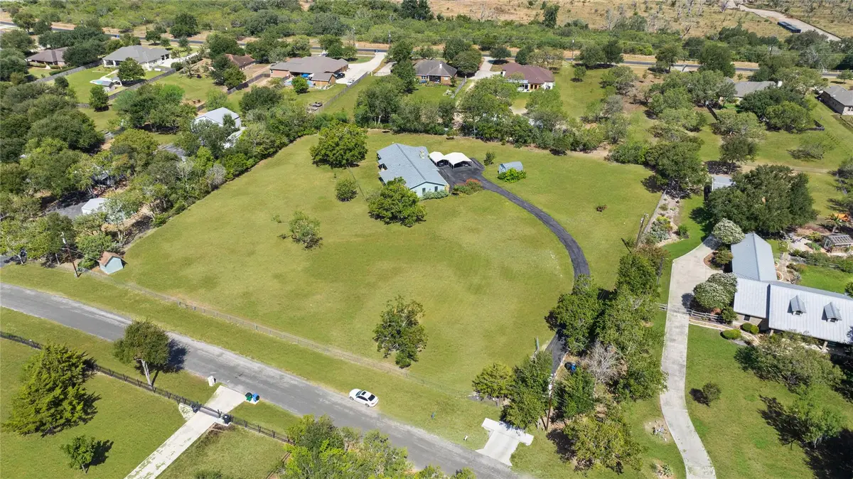 132 Tomahawk Trl, Seguin, TX 78155 - #1