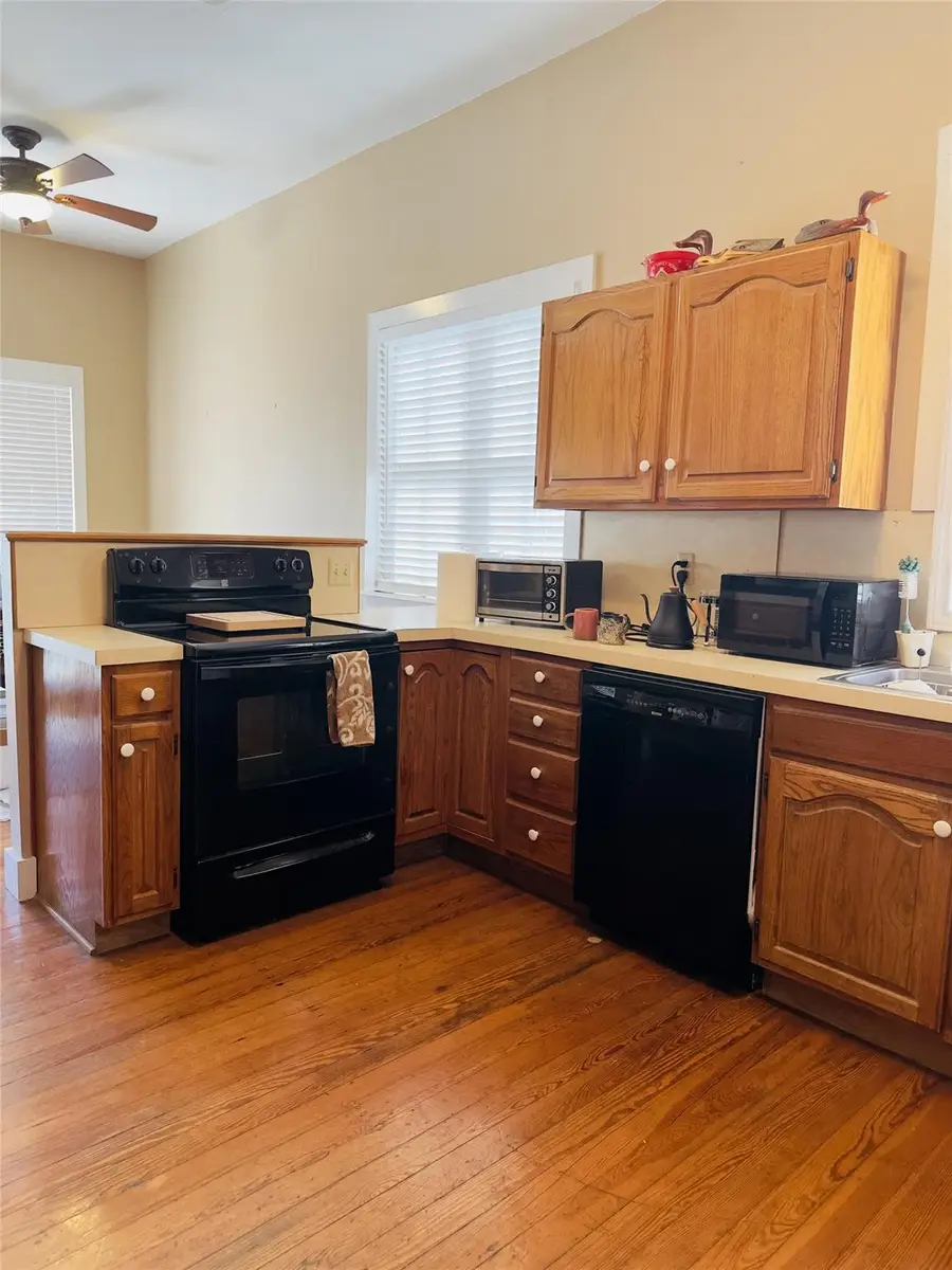 209 W Bagdad Ave, Round Rock, TX 78664 - Image #2