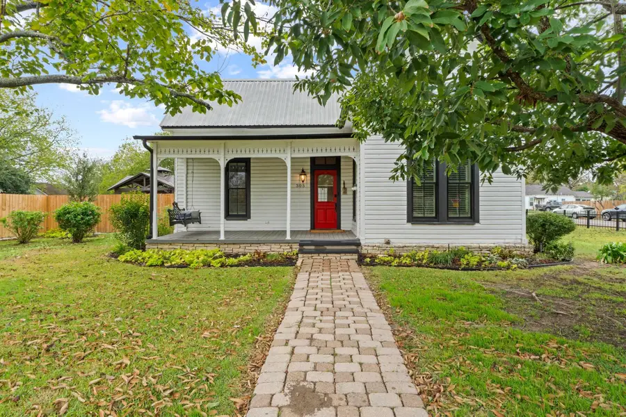 305 East St, Hutto, TX 78634 - Image #2