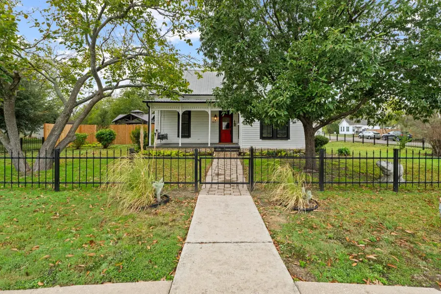 305 East St, Hutto, TX 78634 - Image #3