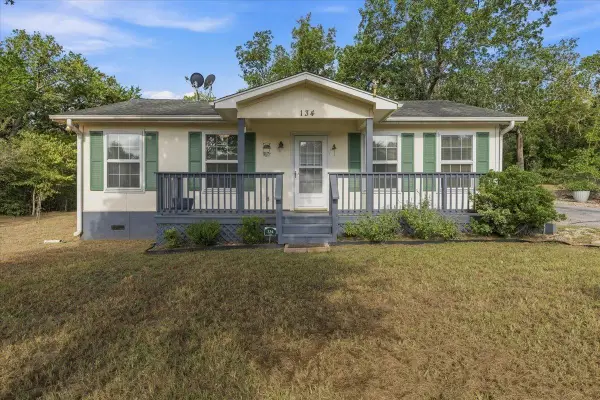 134 Tejas St, Smithville, TX 78957