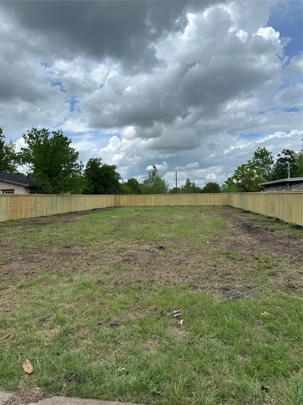 1310 Marshall St, Taylor, TX 76574