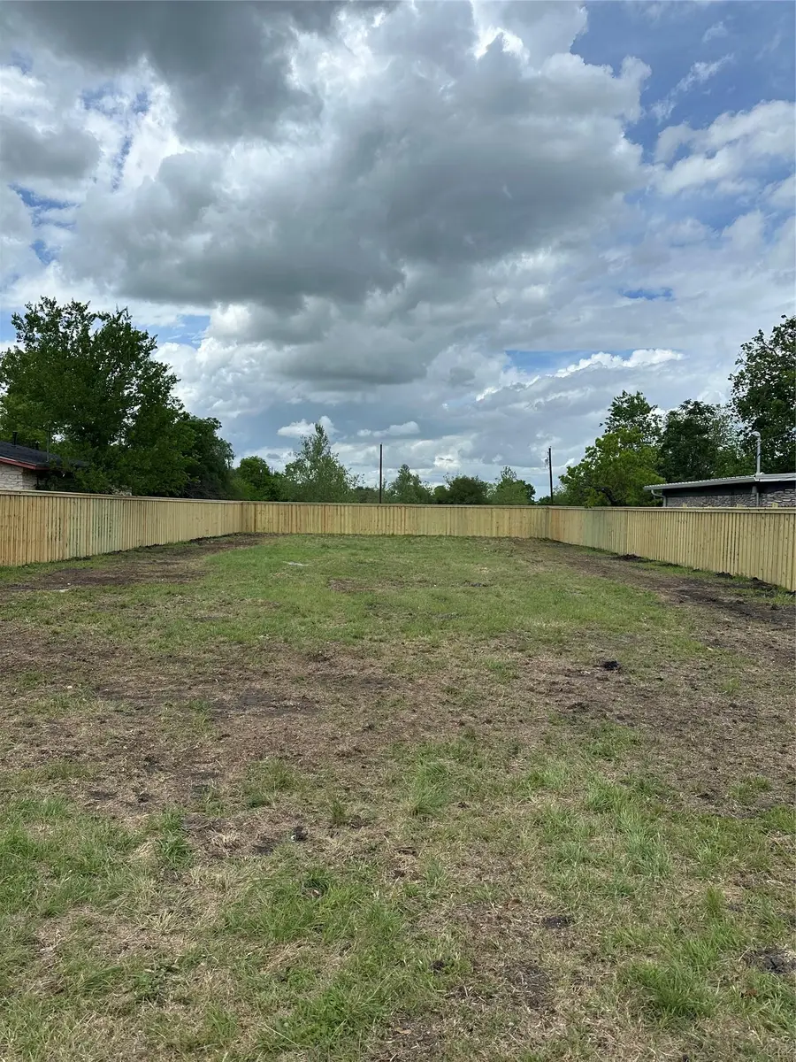 1310 Marshall St, Taylor, TX 76574 - #2