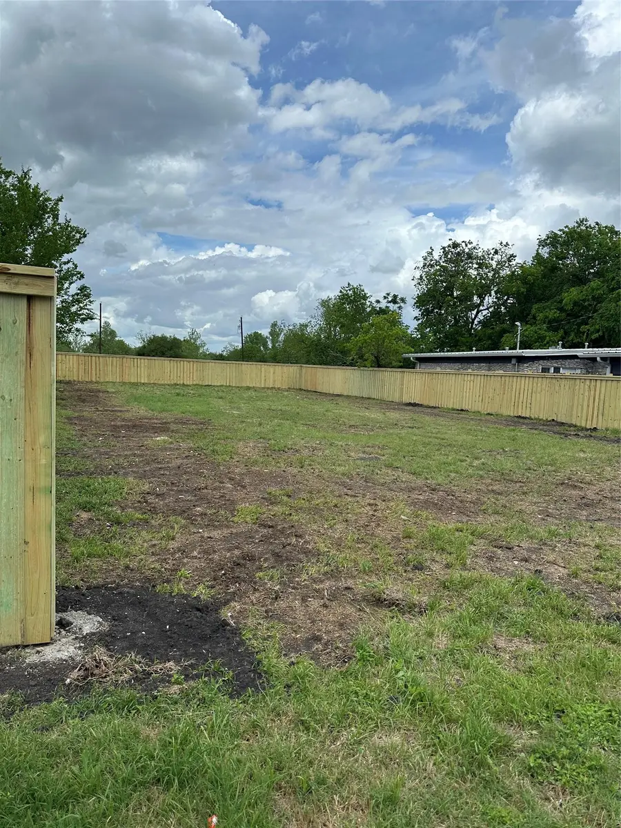 1310 Marshall St, Taylor, TX 76574 - #3