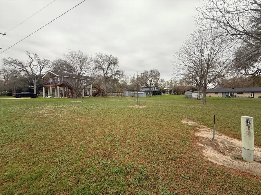 110 Lake Forrest Dr, Seguin, TX 78155 - #2