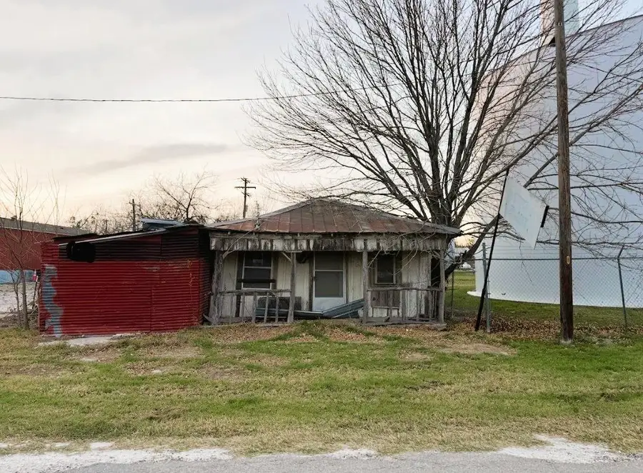 431 SW Front St, Bartlett, TX 76511 - #3