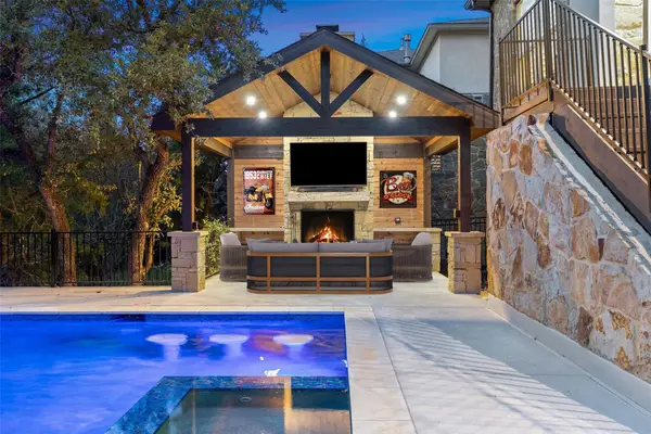 302 Duffy Ln, Lakeway, TX 78738