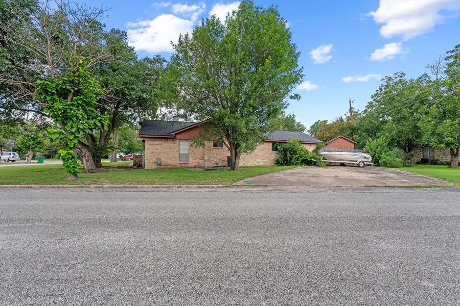 2400 Grace St, Taylor, TX 76574 - #3
