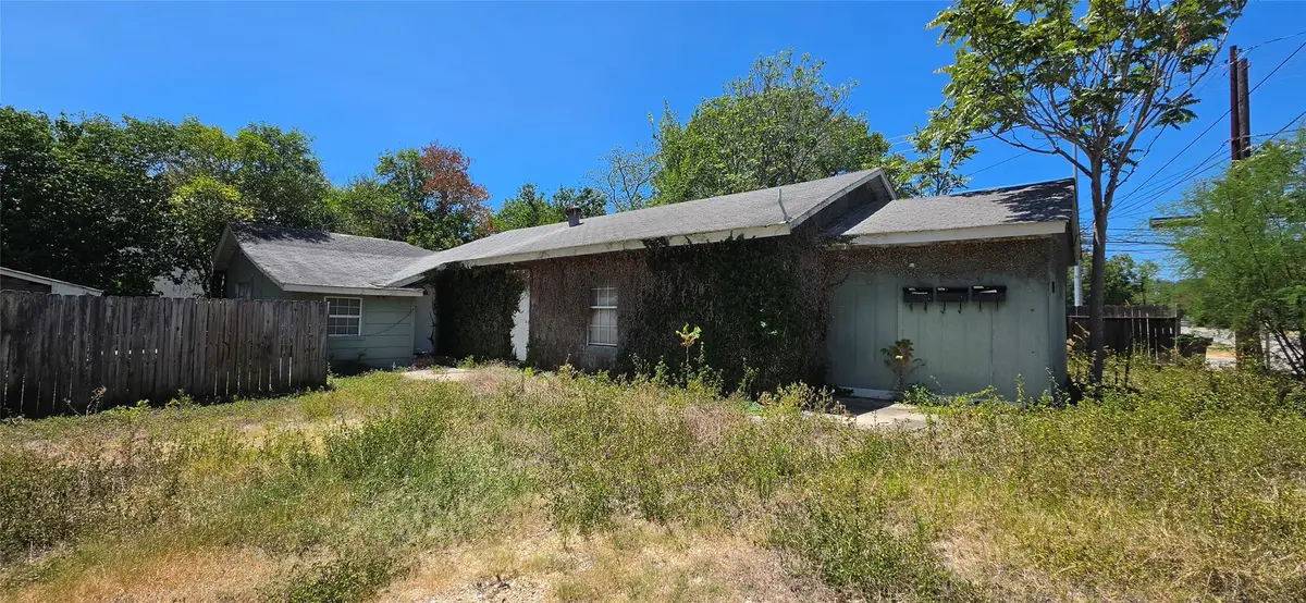 125 S Bishop St, San Marcos, TX 78666 - #1