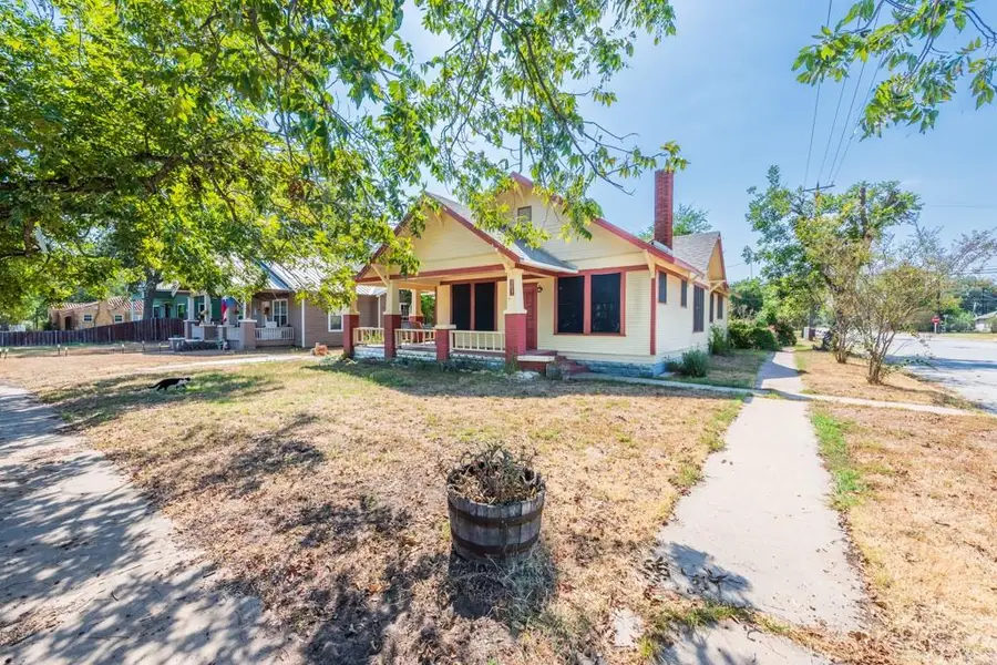 802 E Crockett St, Luling, TX 78648 - #2