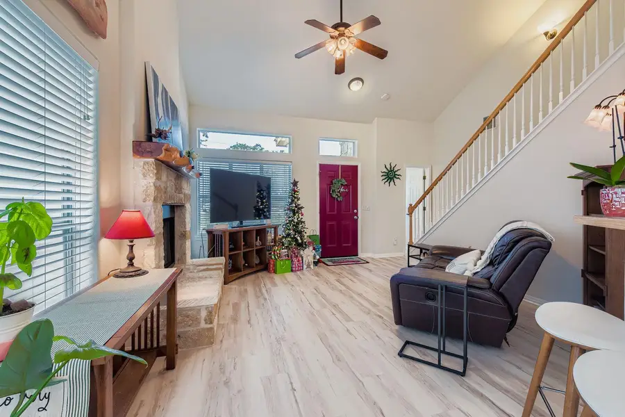 10815 Glen View Cir, Dripping Springs, TX 78620 - Image #2