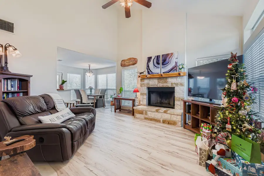 10815 Glen View Cir, Dripping Springs, TX 78620 - Image #3