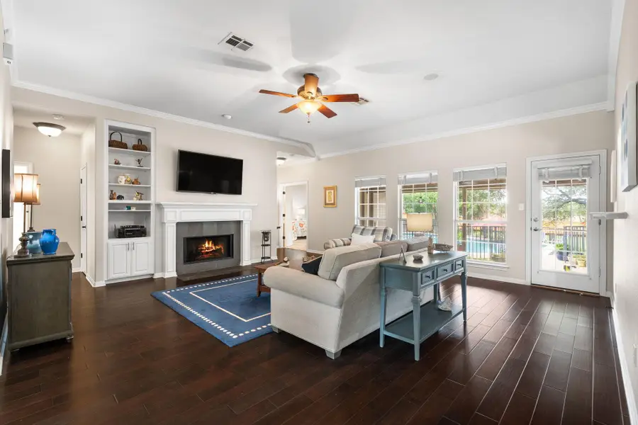 305 Riverview Dr, Georgetown, TX 78628 - #2