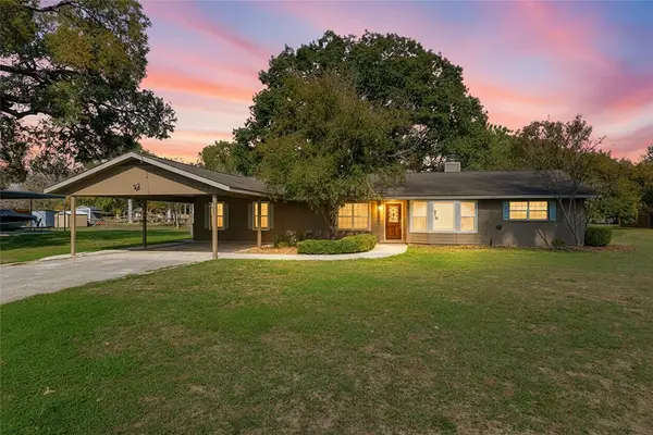 163 Lakeside Dr, Seguin, TX 78155