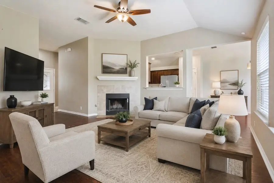 125 Bayliss St, Hutto, TX 78634 - #2
