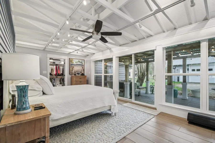 902 Turney St, Smithville, TX 78957 - Image #3