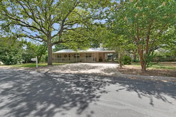 208 Oak St, Burnet, TX 78611