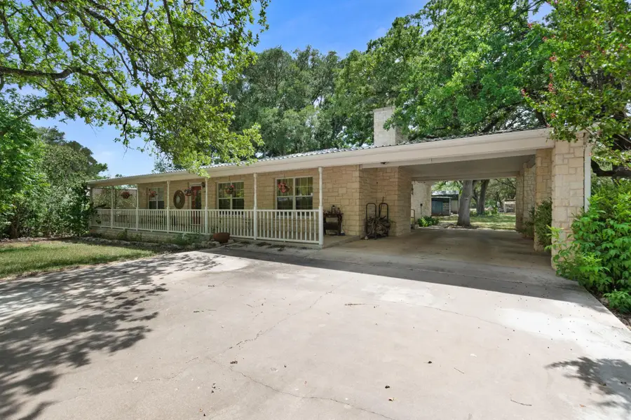 208 Oak St, Burnet, TX 78611 - #2