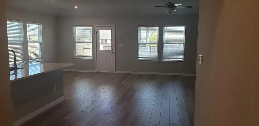 104 Bankside Dr, Hutto, TX 78634 - #2