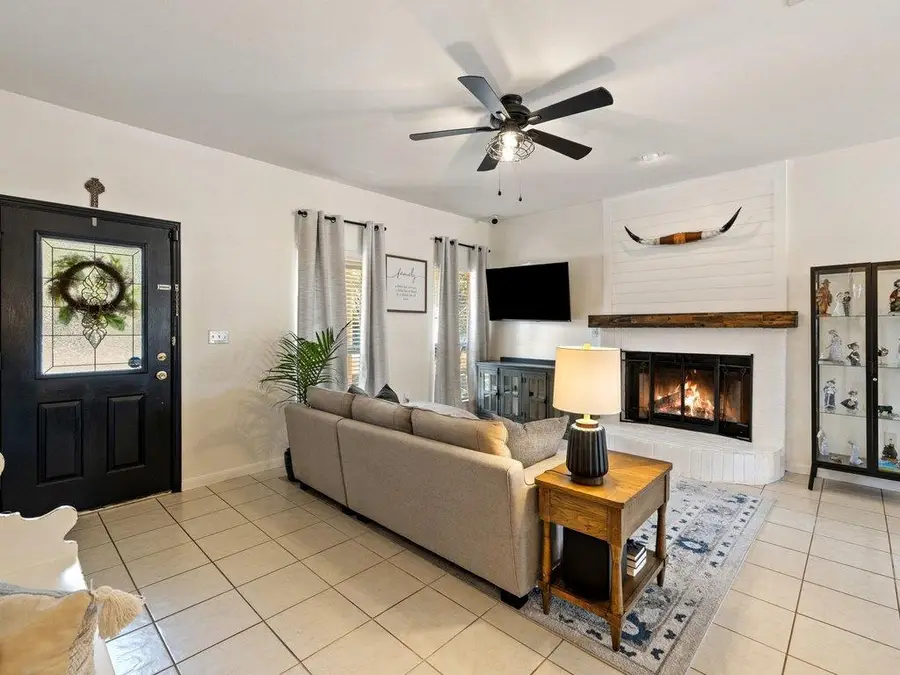 8022 Flintlock Cir, Lago Vista, TX 78645 - Image #3