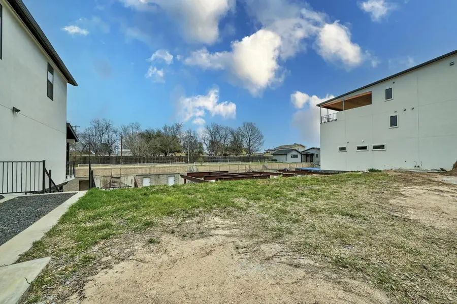 940 Euel Moore Dr #3, Kingsland, TX 78639 - #2