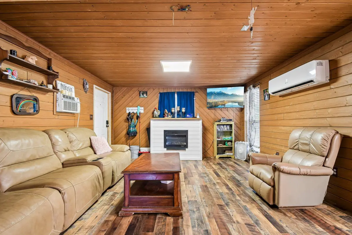 126 Market St, Bastrop, TX 78602 - #1