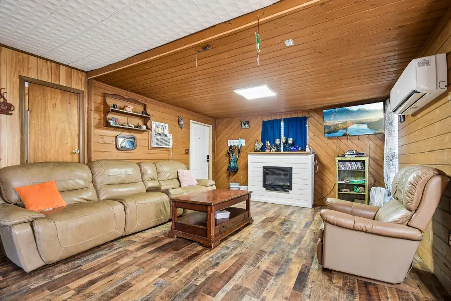 126 Market St, Bastrop, TX 78602 - #2