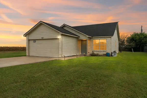 407 E Pietzsch St, Bartlett, TX 76511