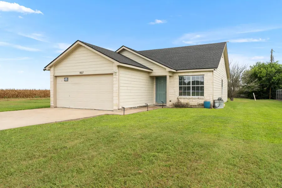 407 E Pietzsch St, Bartlett, TX 76511 - #2