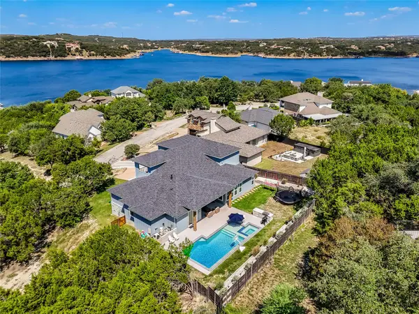 233 Lakefront Dr, Point Venture, TX 78645