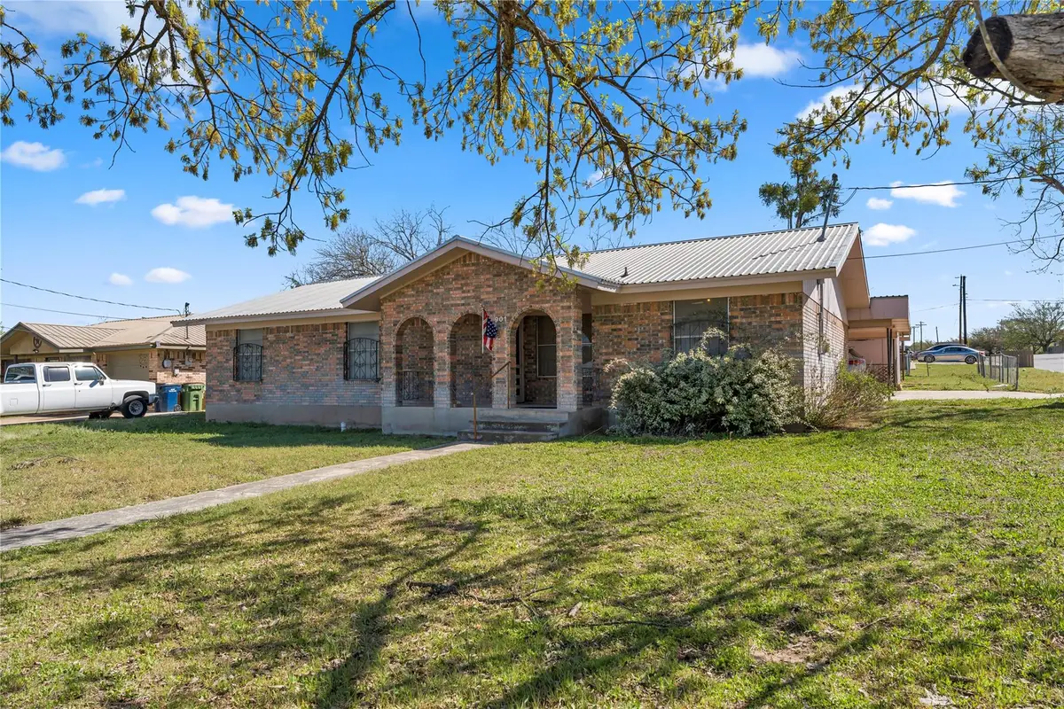 901 N Hill St, Burnet, TX 78611 - #1