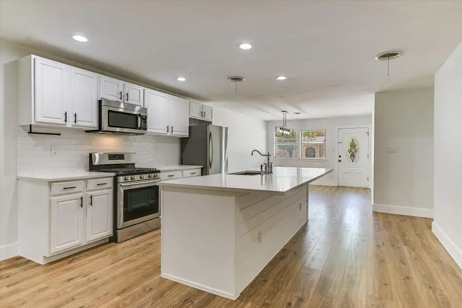 556 E 19th St, Georgetown, TX 78626 - #3