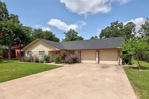2305 Lathan Ln, Taylor, TX 76574