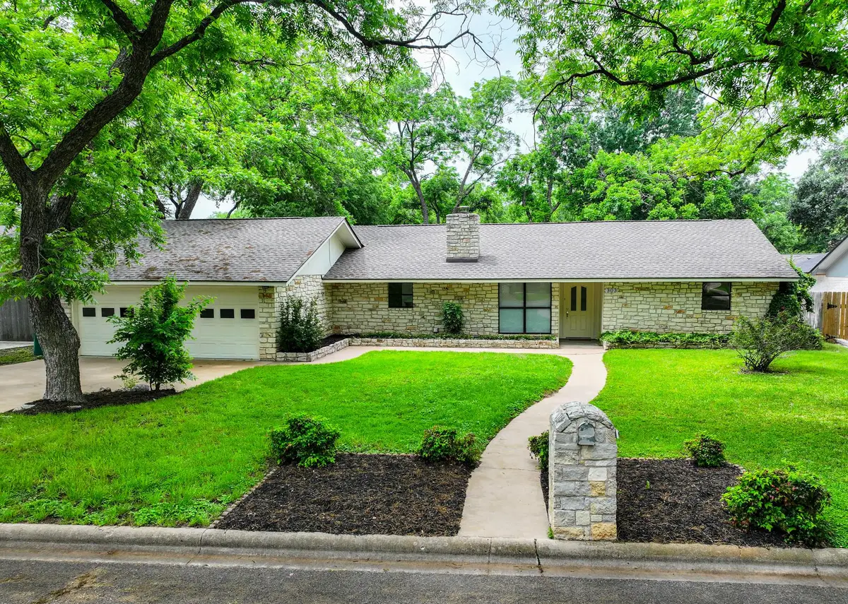 303 Stewart St, Meadowlakes, TX 78654 - #1
