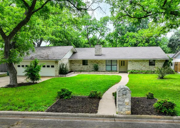 303 Stewart St, Meadowlakes, TX 78654