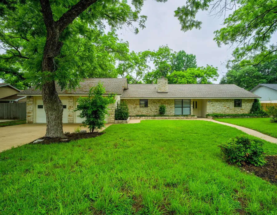 303 Stewart St, Meadowlakes, TX 78654 - #3