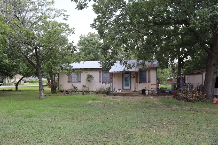 706 W Live Oak St, Lockhart, TX 78644 - #2