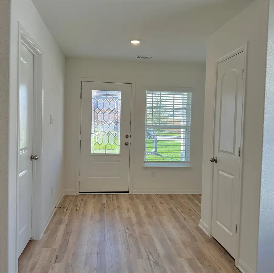 133 Captain Dooley Ln, Jarrell, TX 76537 - #2
