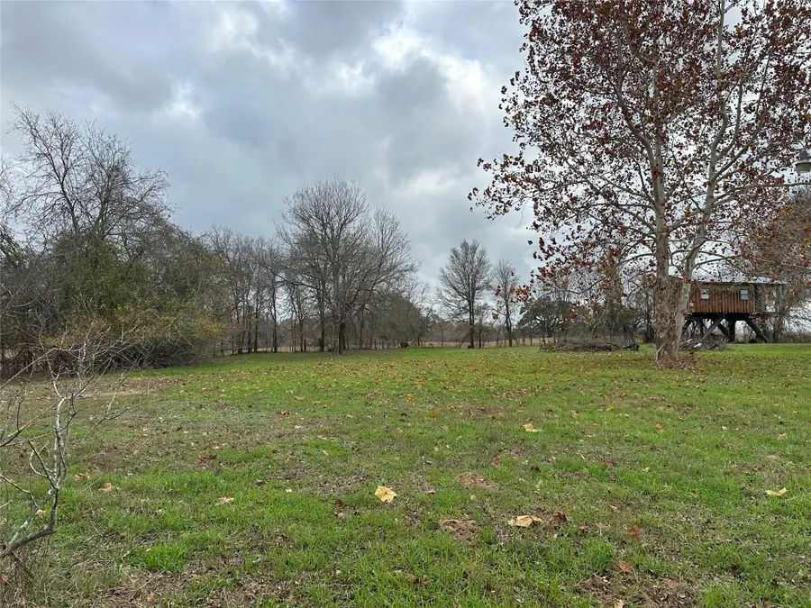 429 Hidden Shores Lp Rd, Smithville, TX 78957 - Image #2