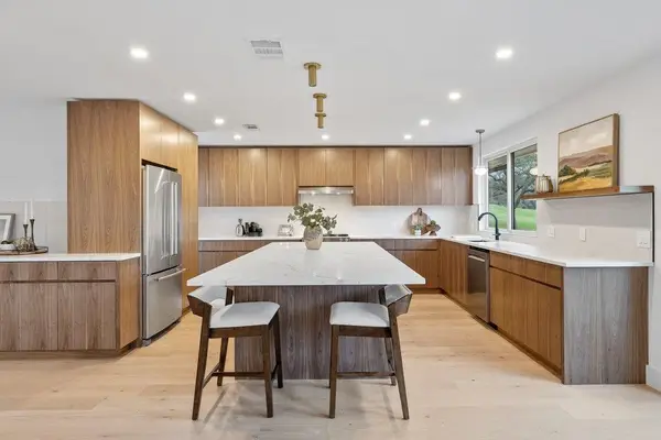 408 Rolling Green Dr, Lakeway, TX 78734