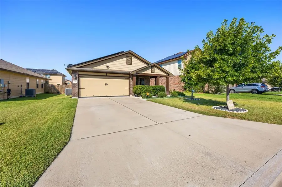320 Ammonite Ln, Jarrell, TX 76537 - Image #2