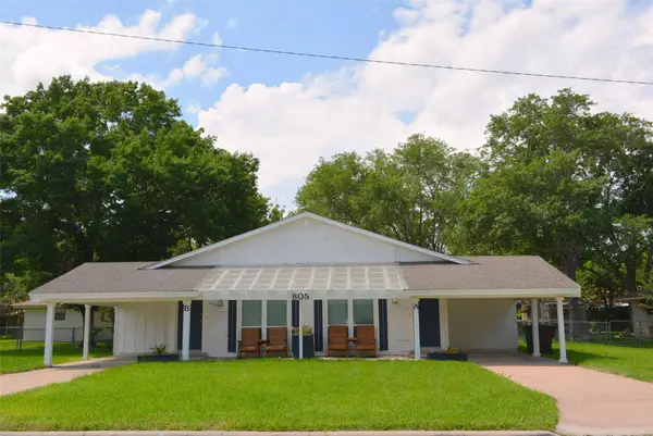 805 Center St #A & B, Lockhart, TX 78644