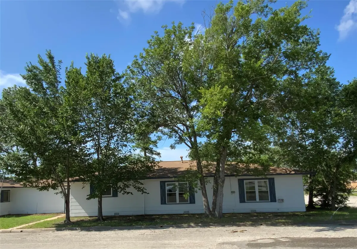 408 S Grimes St, Giddings, TX 78942 - #1