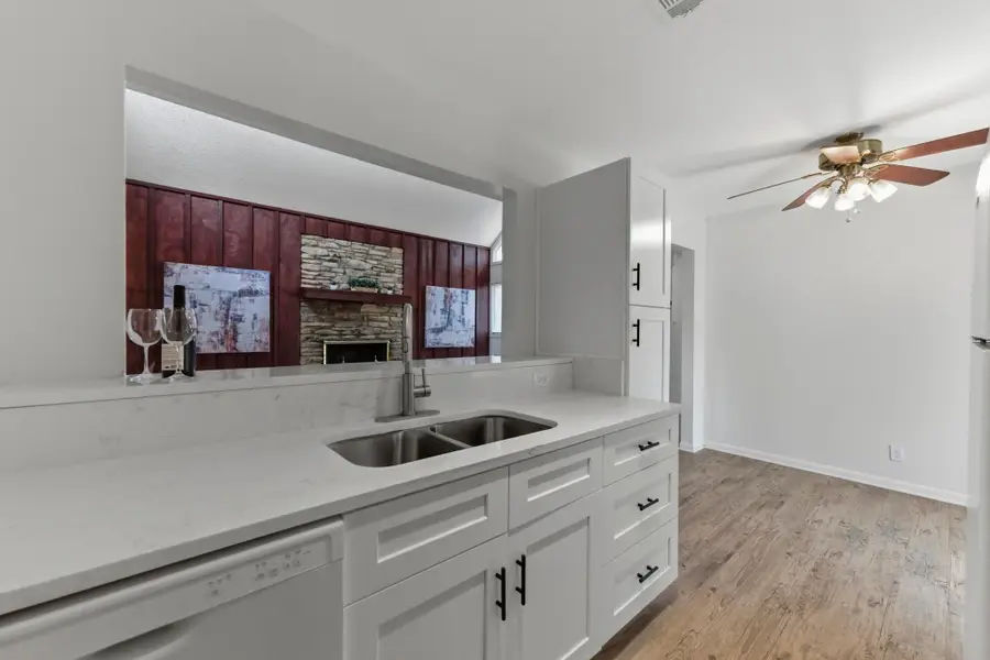 2711 Saint Edwards Cir, Austin, TX 78704 - Image #3