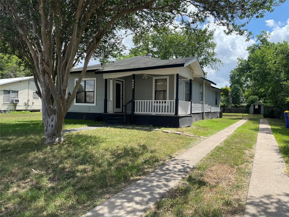 1120 Saint Paul St, Gonzales, TX 78629 - #1