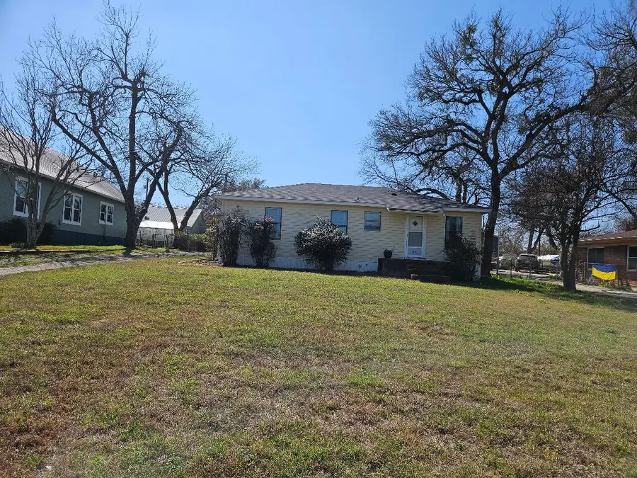 1130 N Main St, Elgin, TX 78621 - #2