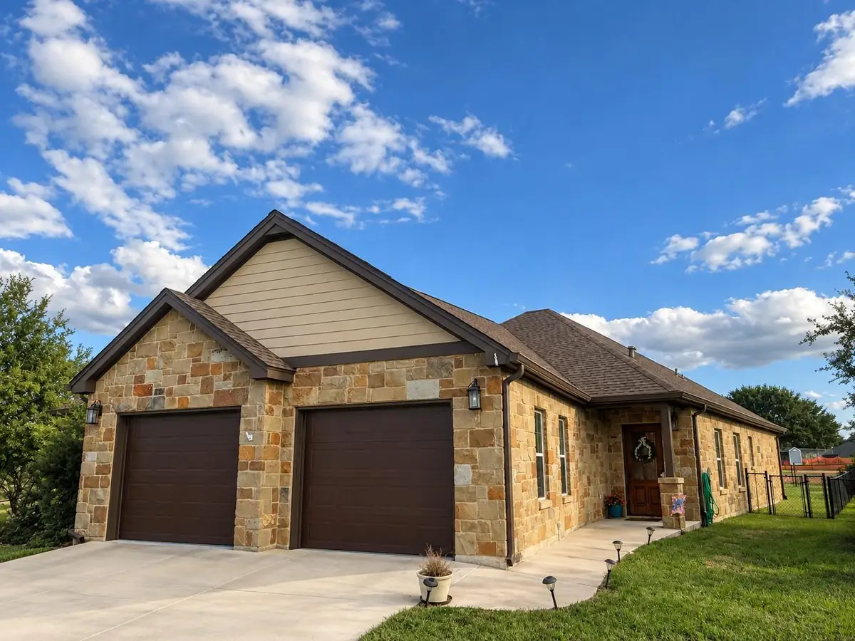 135 Pinehurst St, Meadowlakes, TX 78654 - #1